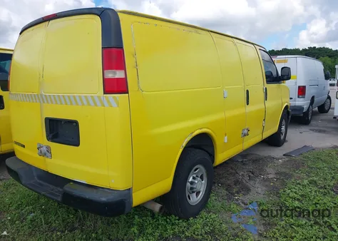 2014 Chevrolet Express 2500 Work Van z USA, uszkodzony, nr VIN 1GCWGFBA5E1175862